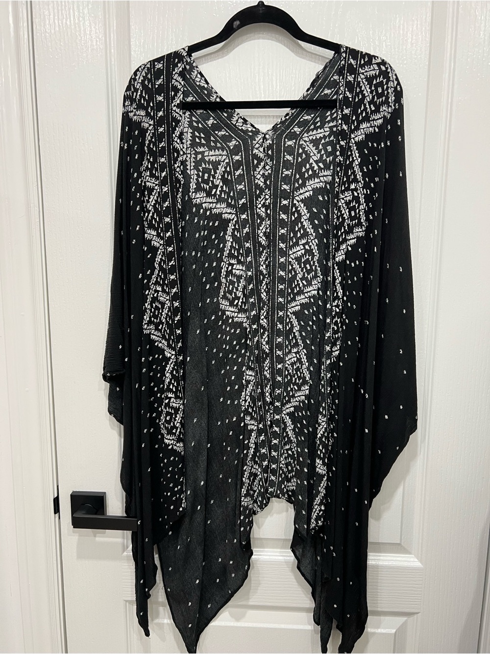 Forever 21 Black and White Aztec Print Open Front Cape